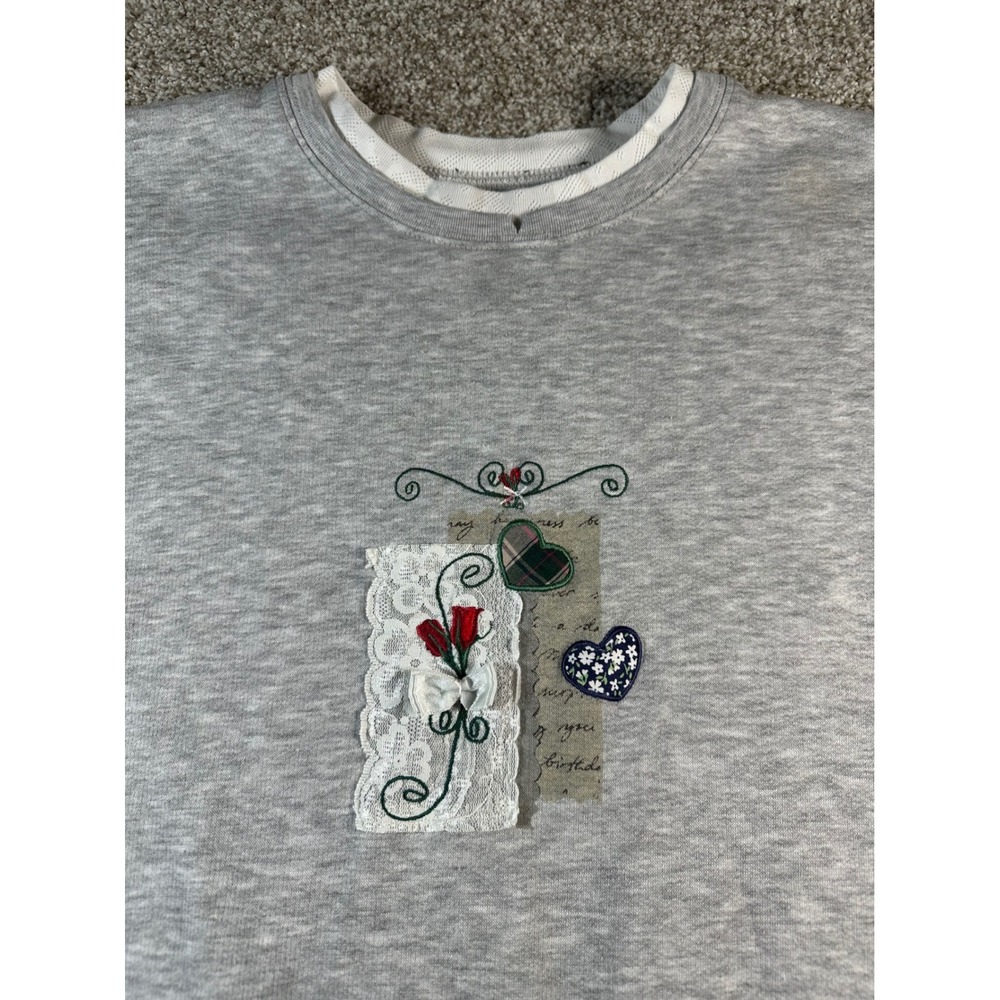 Vintage Heather Gray Embroidered Floral Lace Heart Graphic Sweatshirt L
